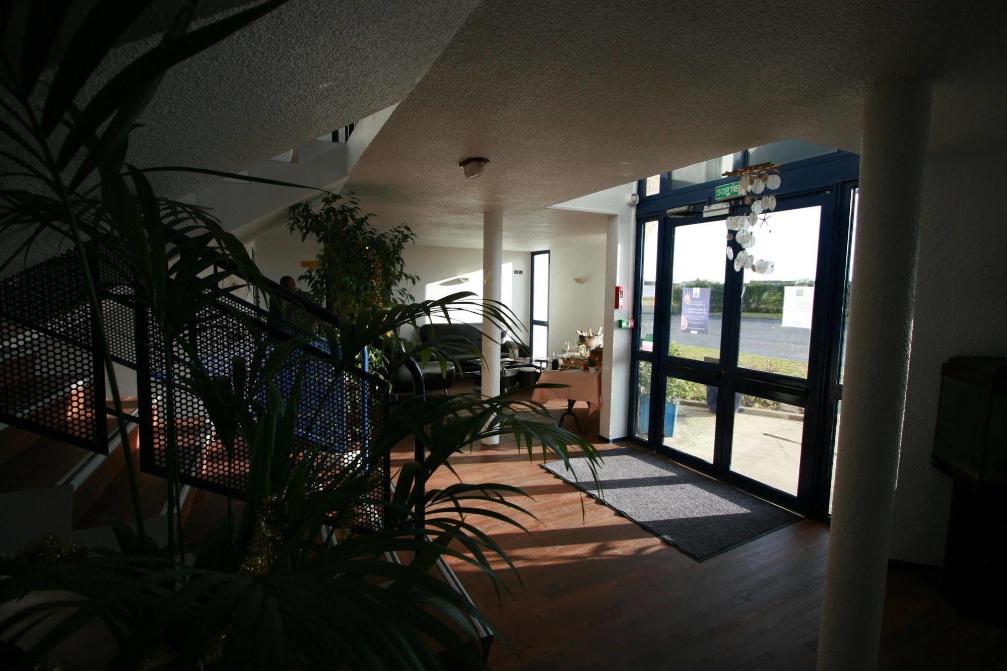 Kyriad Direct Dreux Exterior photo